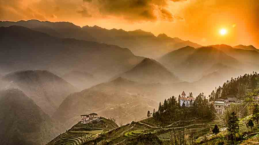 尽管经济低迷，越南银行在国内旅游，房地产