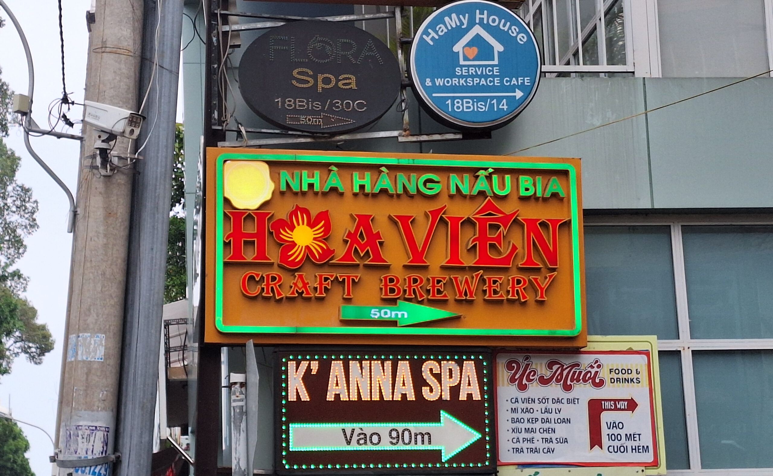 越南胡志明市当地的一家小型啤酒厂。