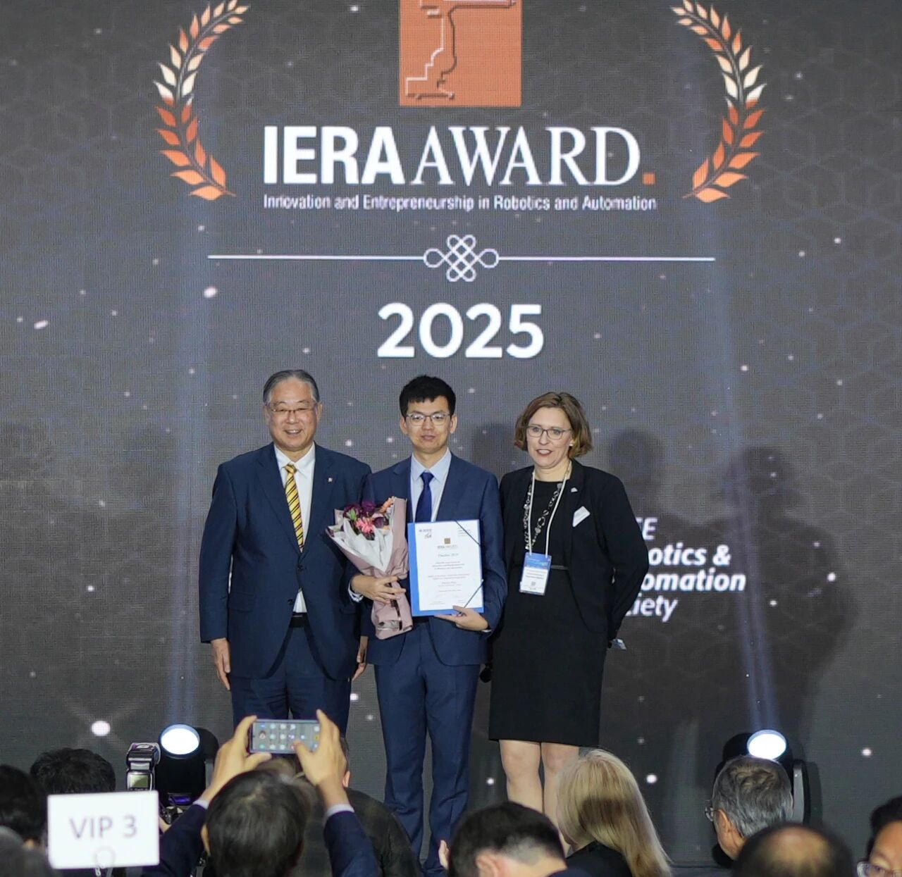 优艾智合机器人强势入围2025 IERA大奖(图1)