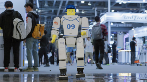 鹿明机器人双旗舰产品亮相IROS2025，以创新实力闪耀国际舞台(图3)