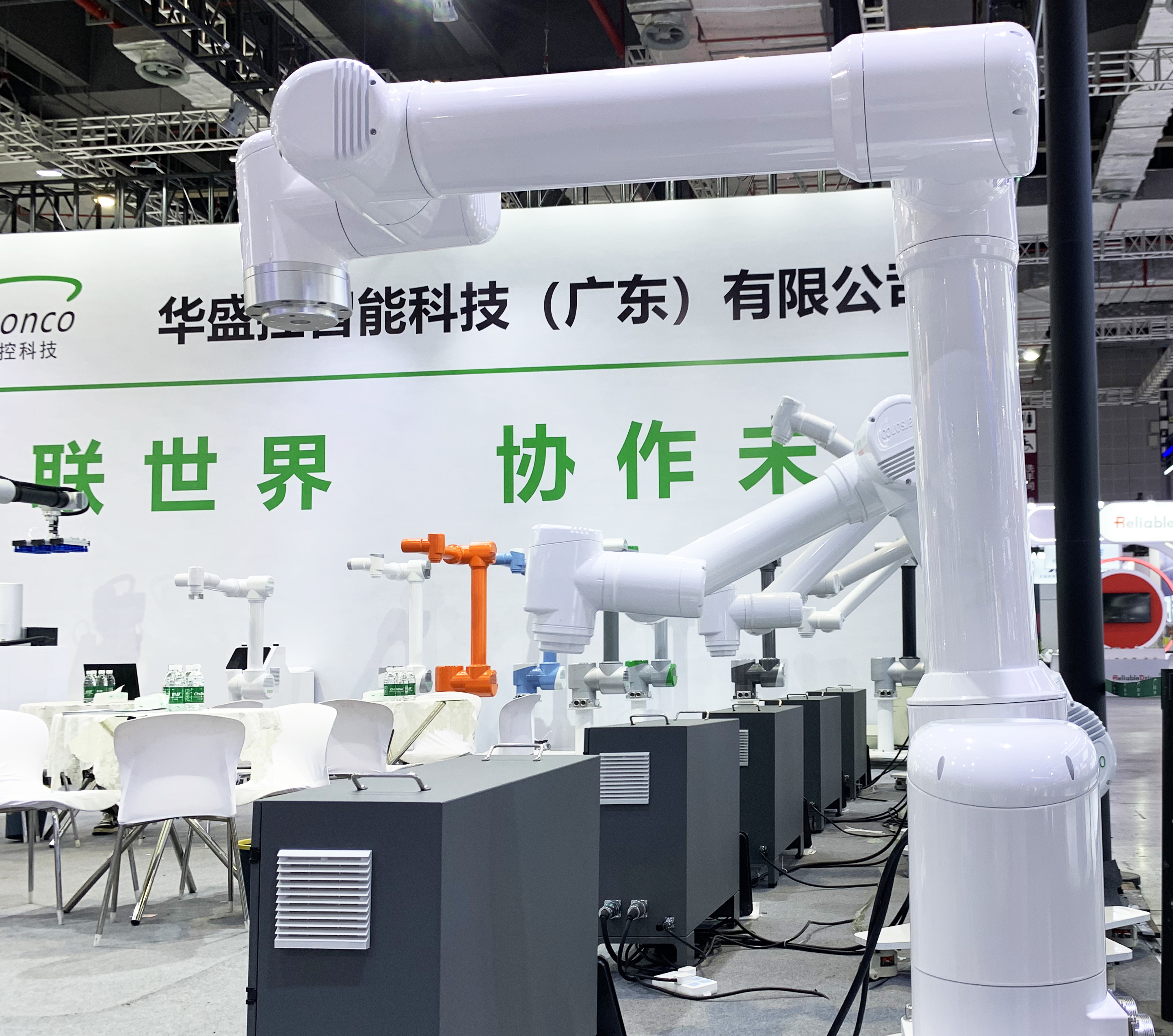 工博会首秀即惊艳:新品亮相,华盛控彰显工业协作机器人行业领先者实力(图2) 工博会首秀即惊艳:新品亮相,华盛控彰显工业协作机器人行业领先者实力(图2)