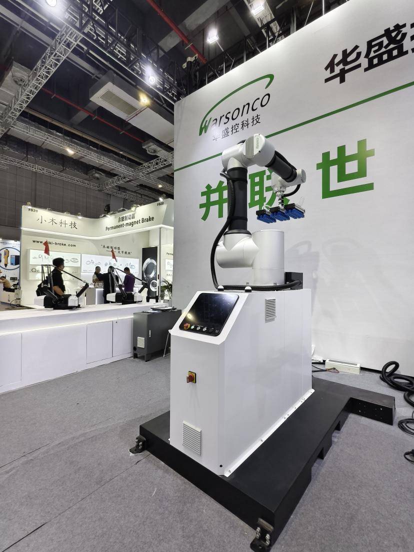 工博会首秀即惊艳:新品亮相,华盛控彰显工业协作机器人行业领先者实力(图4) 工博会首秀即惊艳:新品亮相,华盛控彰显工业协作机器人行业领先者实力(图4)