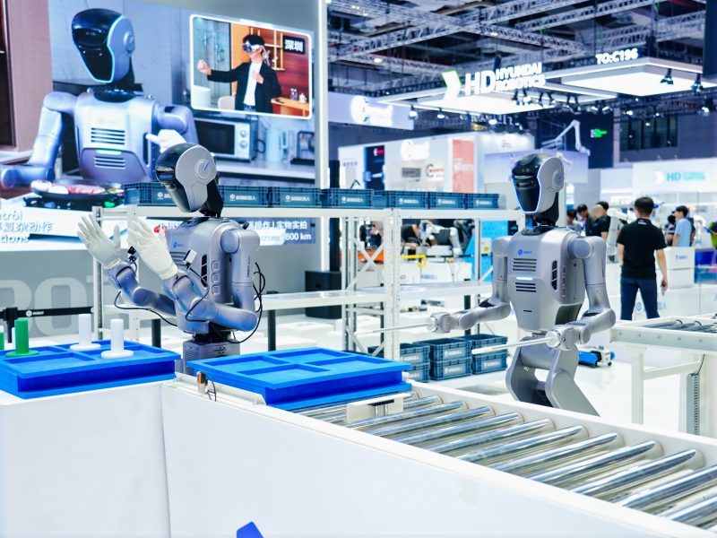 越疆的“关键一跃”：工博会展示从机械臂到人形机器人，按下“具身工业”产业加速键(图3)