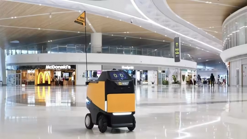 国内首家：深圳机场联合美团上线智能送餐服务，机器人帮你配送到登机口(图1)