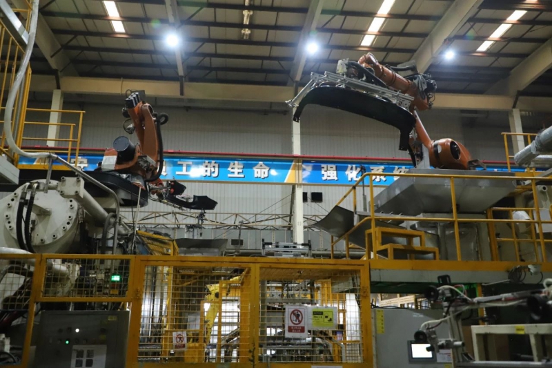 99%准确率！这家智能工厂炼就“火眼金睛”，两条产线每天节省9.2小时工时(图1)