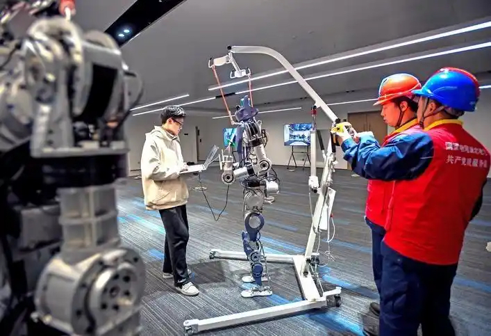 武汉人形机器人向真人“进化”(图1) 武汉人形机器人向真人“进化”(图1)