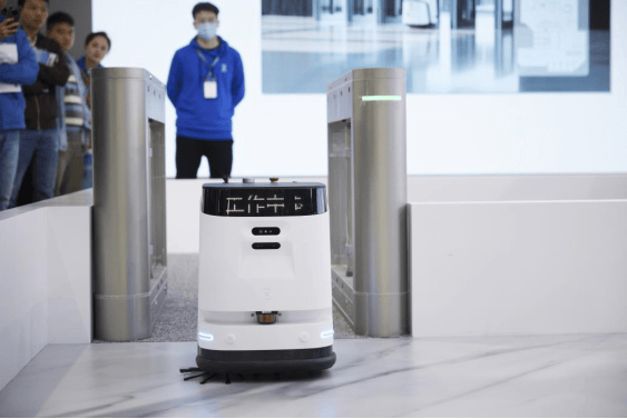 机器人加码智慧酒店!科沃斯商用清洁机器人在2025 CCE清洁展有何惊喜(图3) 机器人加码智慧酒店!科沃斯商用清洁机器人在2025 CCE清洁展有何惊喜(图3)