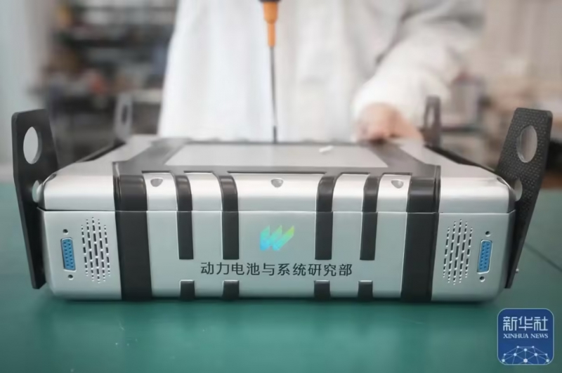 中科院大连化学物理研究所公布新型“超低温高比能锂电池”,-36℃环境成功起飞六旋翼无人机(图1) 中科院大连化学物理研究所公布新型“超低温高比能锂电池”,-36℃环境成功起飞六旋翼无人机(图1)