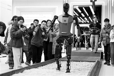 人形机器人离我们的生活还有多远(图1) 人形机器人离我们的生活还有多远(图1)