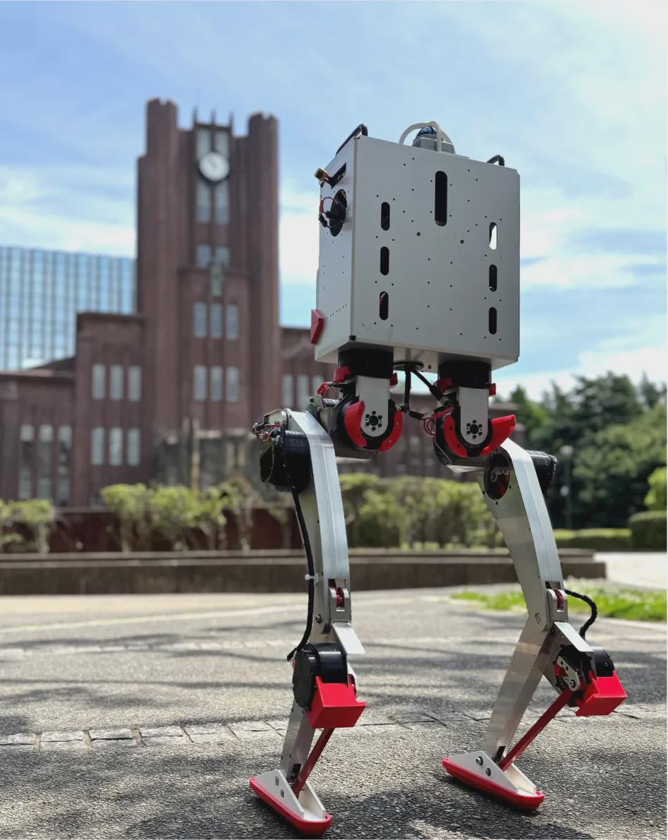 当人形机器人也能“网购”？看东京大学团队如何打造开源双足机器人MEVITA！(图1)