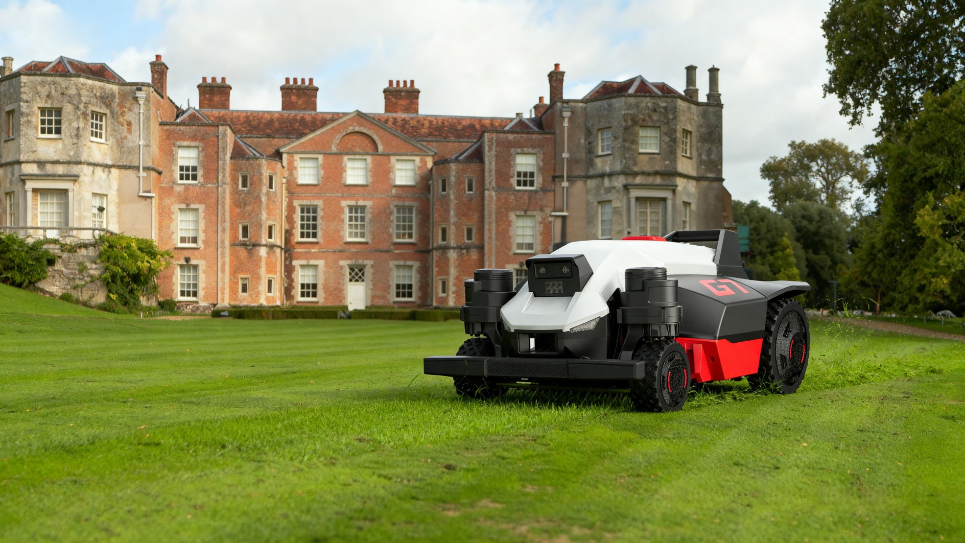 Rokibot 在 CES 2026 上首次推出适用于大型物业的 G7 AWD 机器人割草机
