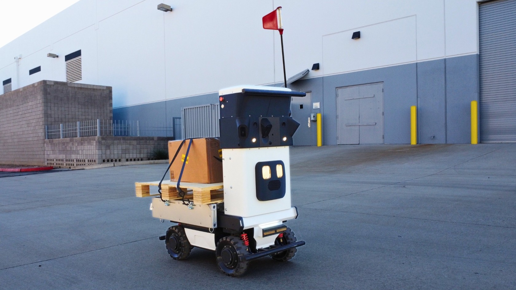 Cartken Hauler 通过坚固的全地形自主机器人重新定义工业物流