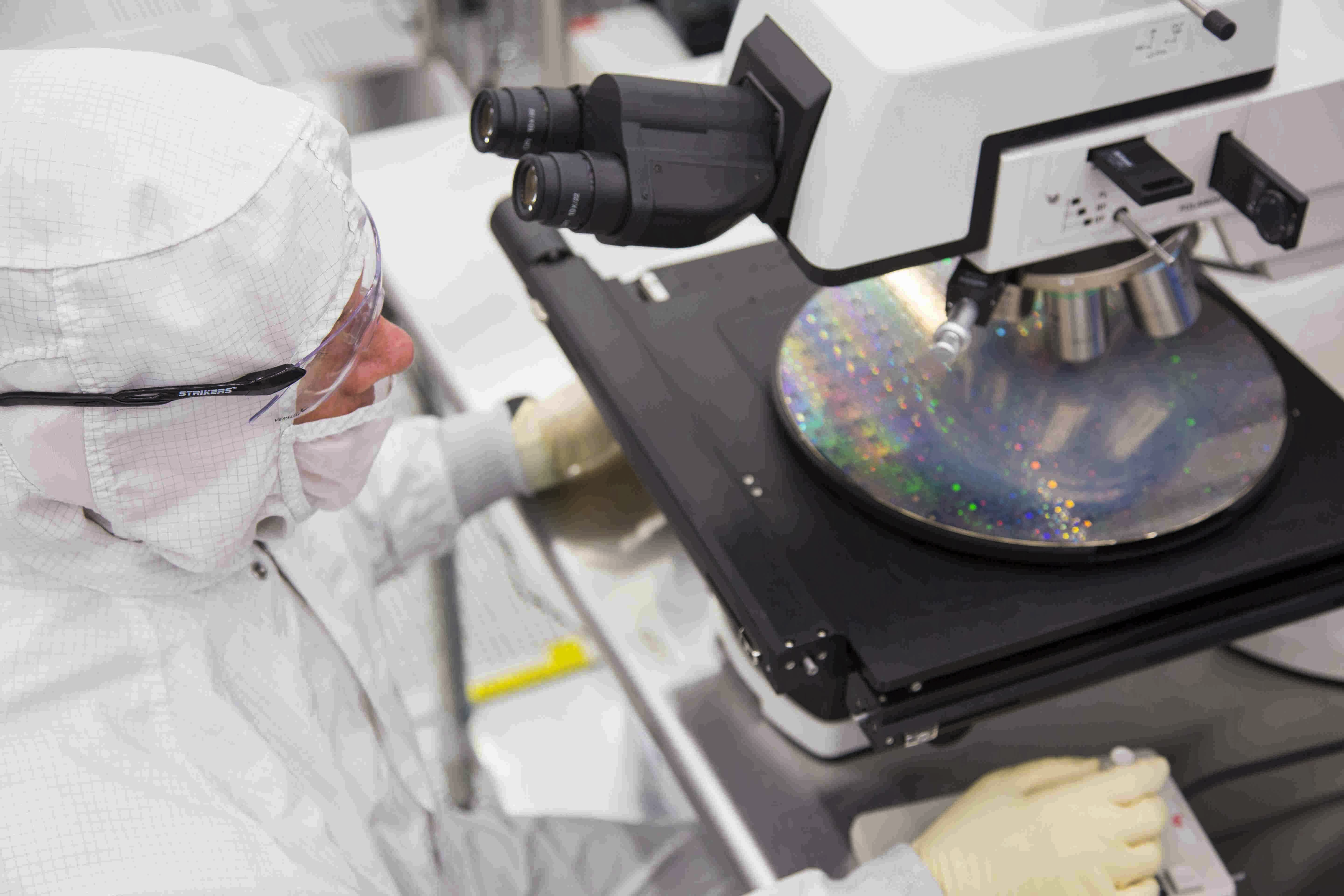 默克 (Merck) 和英特尔 (Intel) 携手欧洲 11 家机构启动人工智能驱动研究计划，以创新可持续半导体制造