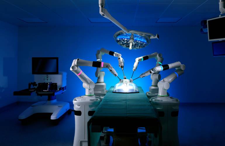 CMR Surgical 采用 NVIDIA IGX Thor 在 Versius 手术机器人系统中推进实时 AI 洞察