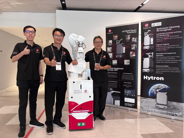 Primech AI 在 RoboSG 2025 上展示 HYTRON 人工智能浴室清洁机器人