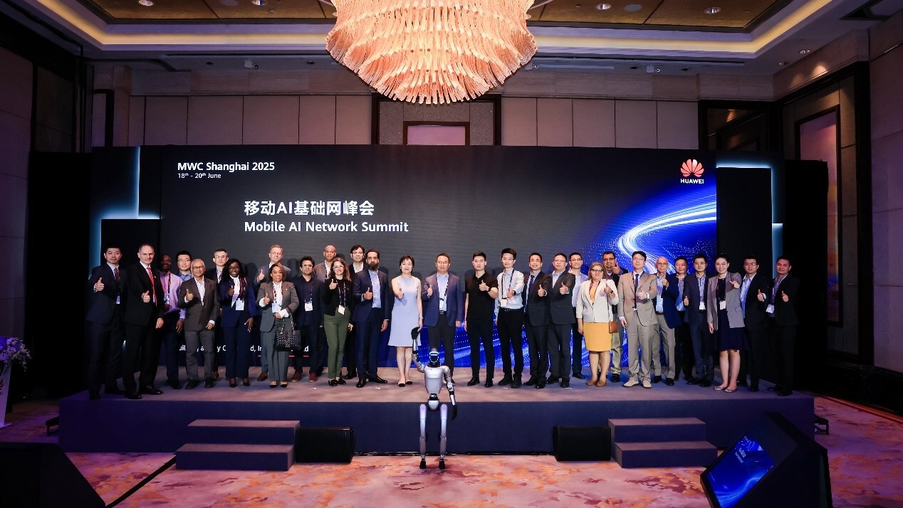 华为携GigaBand与生态协同引领2025 MWC上海移动AI视觉