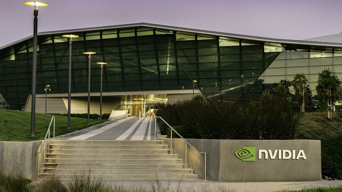 NVIDIA 与康宁合作扩大美国人工智能基础设施光连接制造