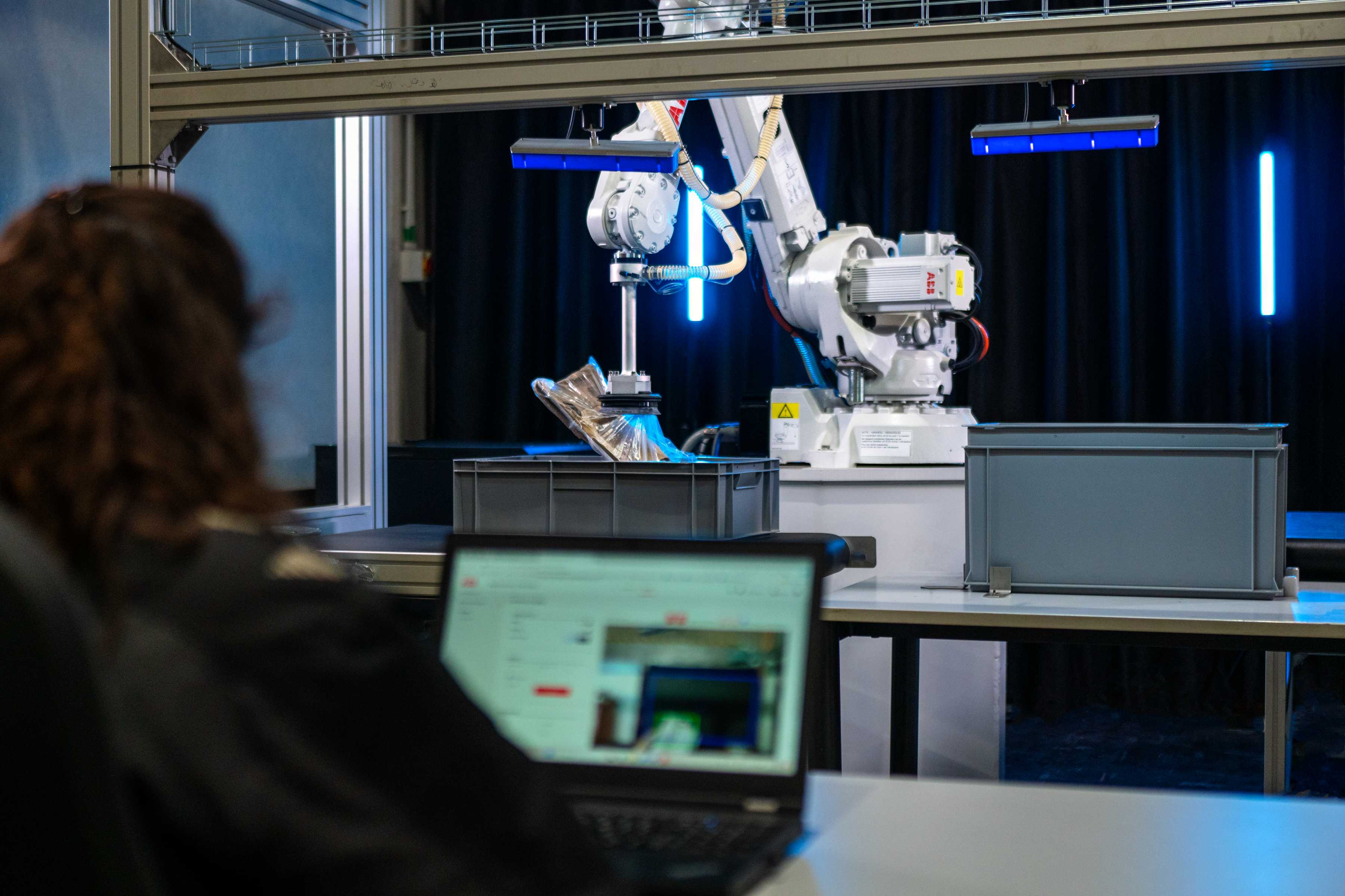 ABB Robotics 投资 LandingAI，加速自主多功能机器人的视觉人工智能