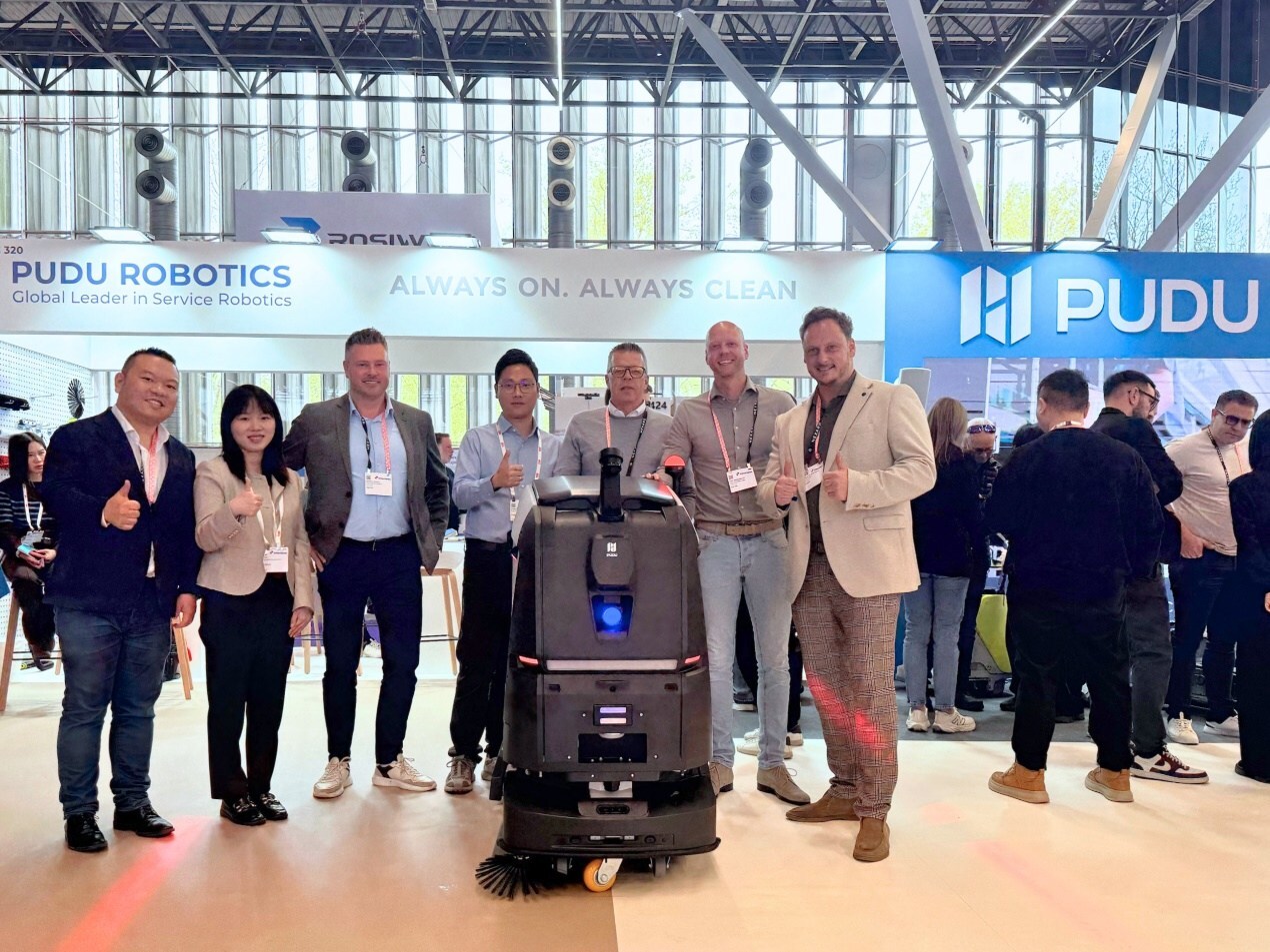 Pudu Robotics 和 Gom Schoonhouden 推出欧洲首个人工智能原生 BG1 清洁机器人部署