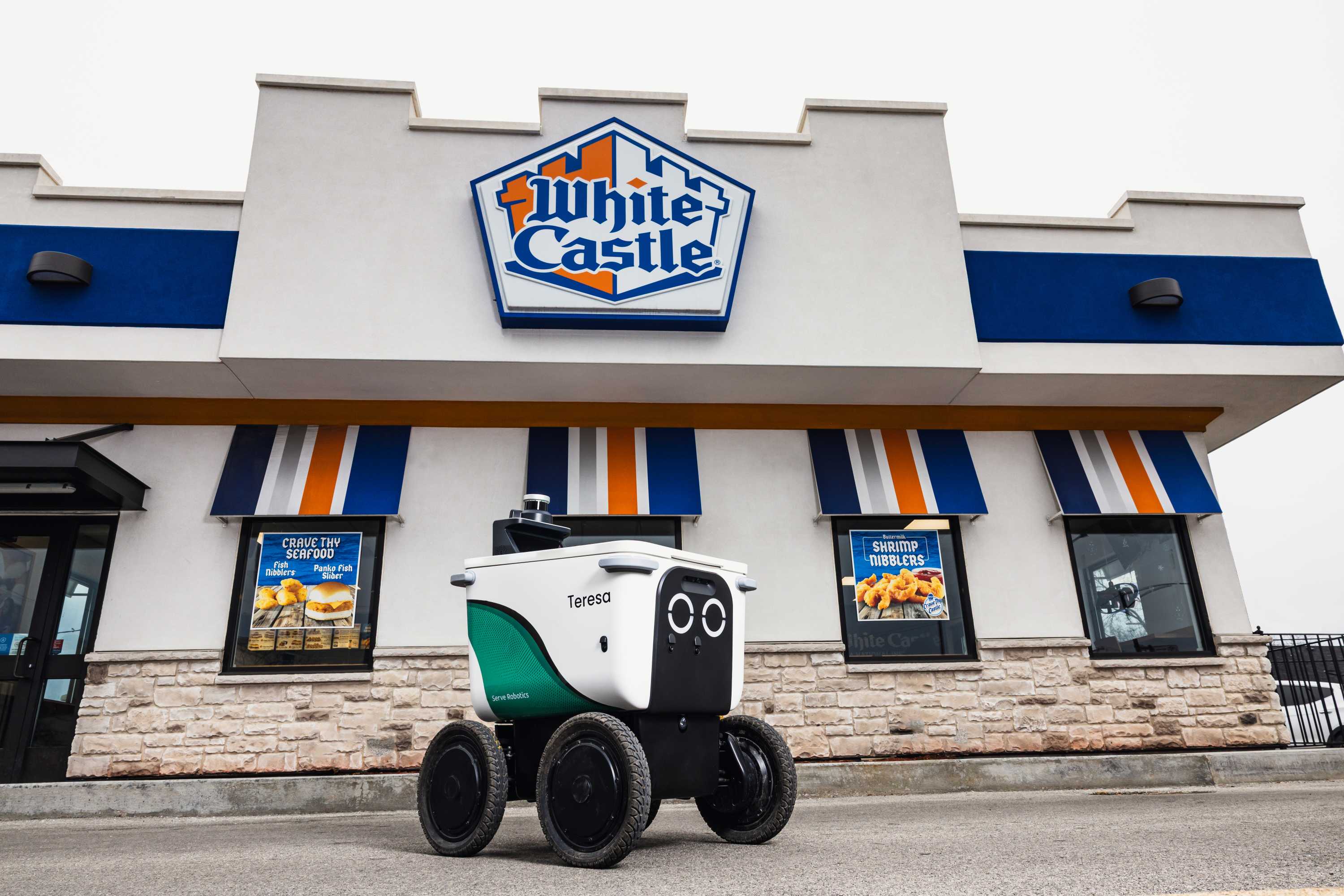 Serve Robotics 与 White Castle 合作在 Uber Eats 优食上推出自动送餐服务