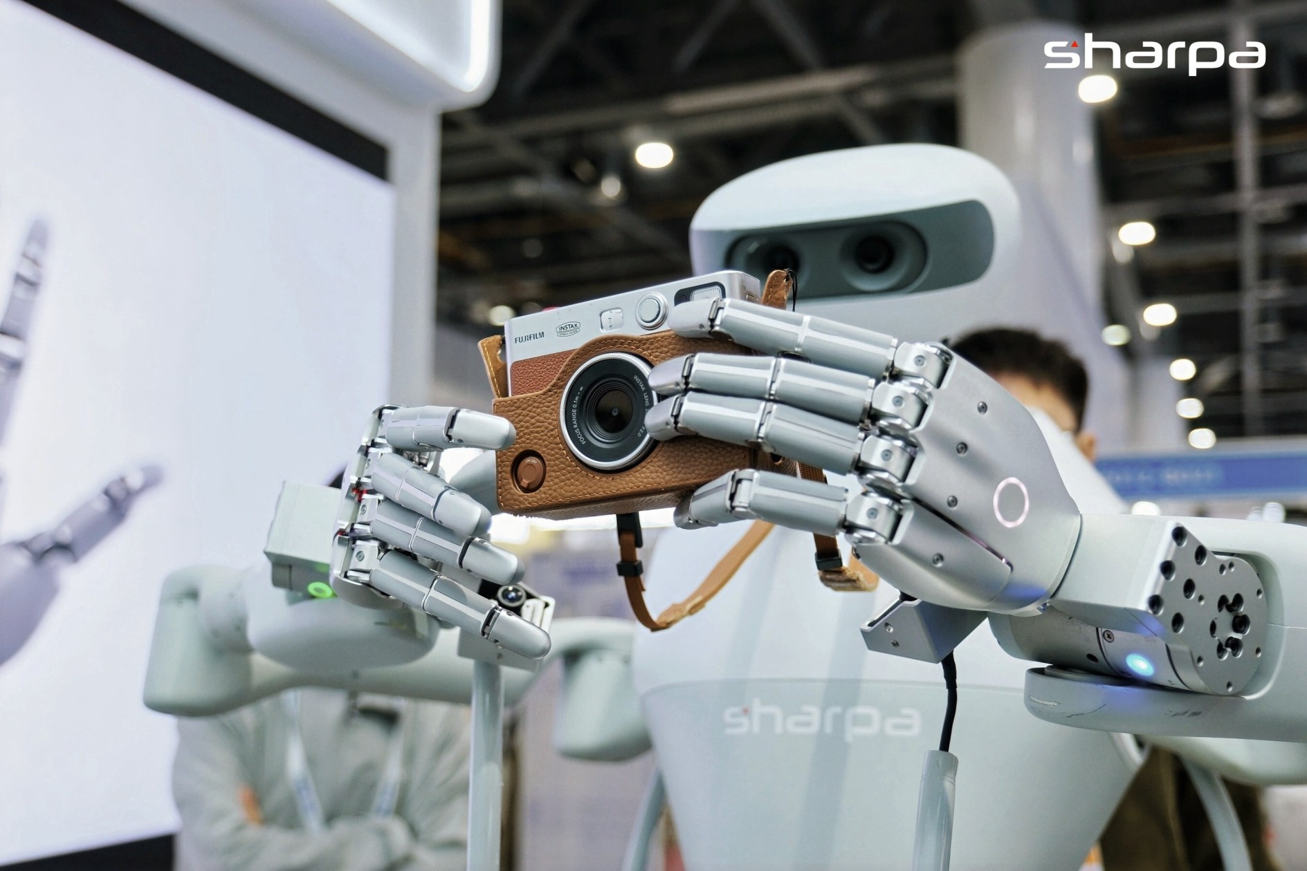 Sharpa 的人体尺寸机械手 SharpaWave 荣获 CES 2026 创新奖