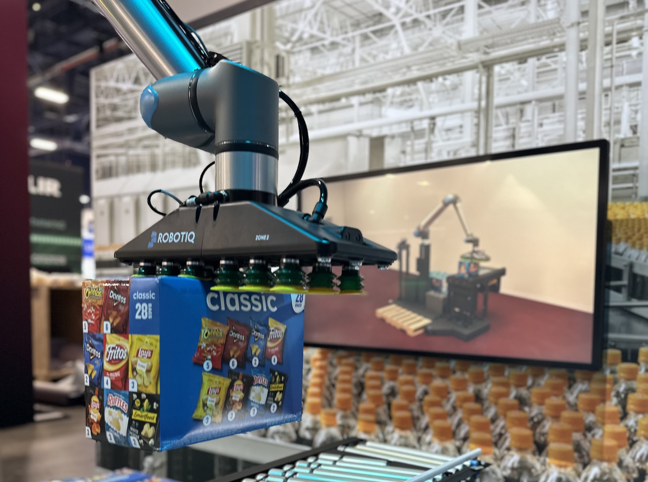 优傲机器人和 Robotiq 在 CES 2026 上首次与西门子合作推出数字孪生驱动的码垛解决方案