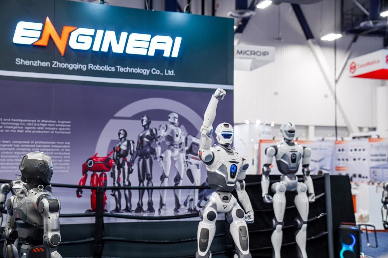 ENGINEAI在CES 2026上展示PM01并首次亮相T800通用人形机器人