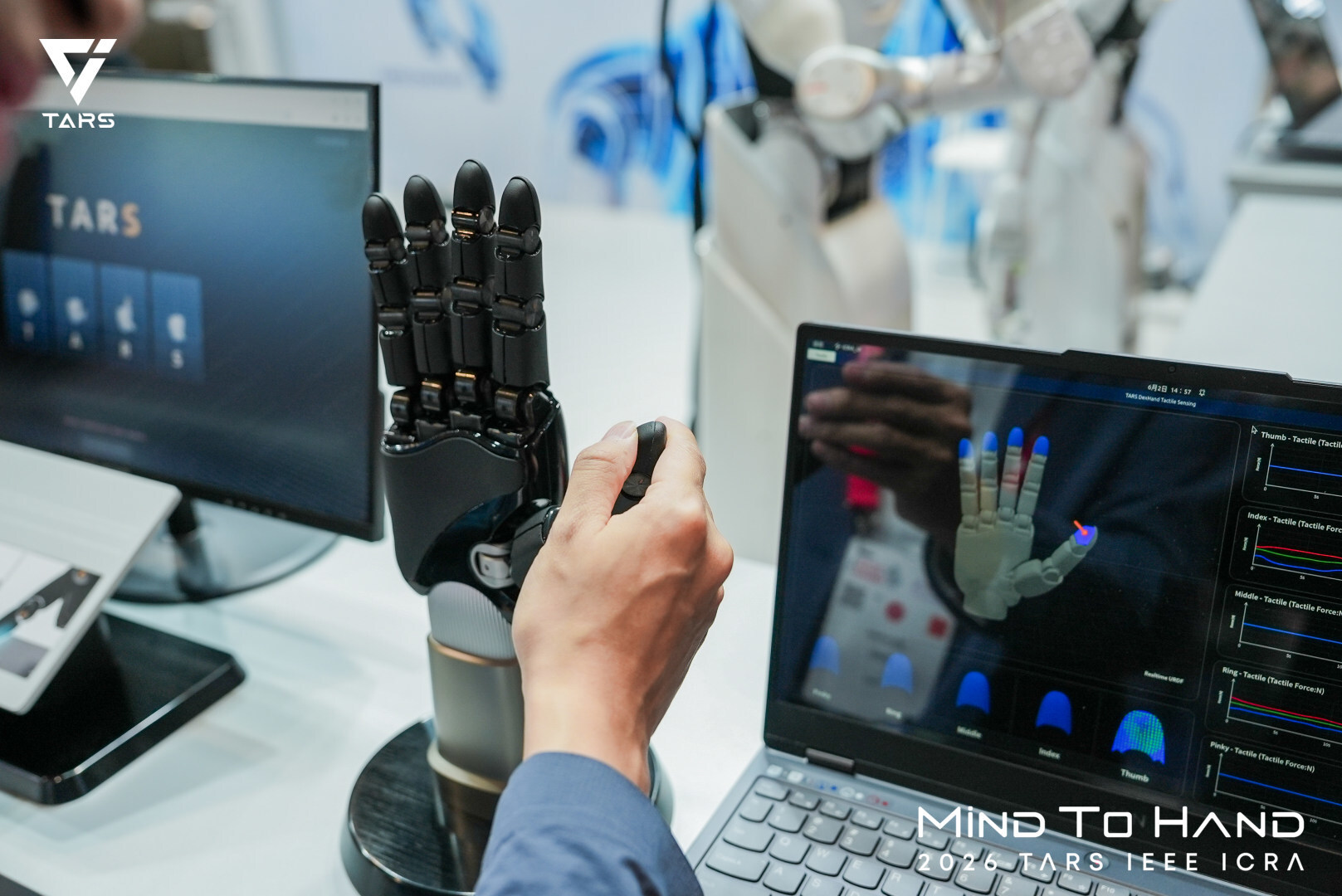 TARS 在 ICRA 2026 上展示具有先进仿生灵活性的 DexHand 人形机器人平台