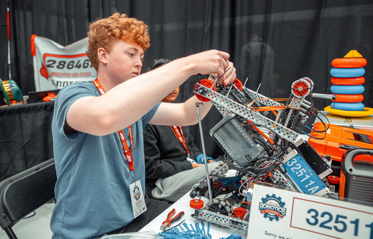 VEX Robotics 展示 AIR 无人机和 AIM 编码机器人，以改变 STEM 和自动化学习