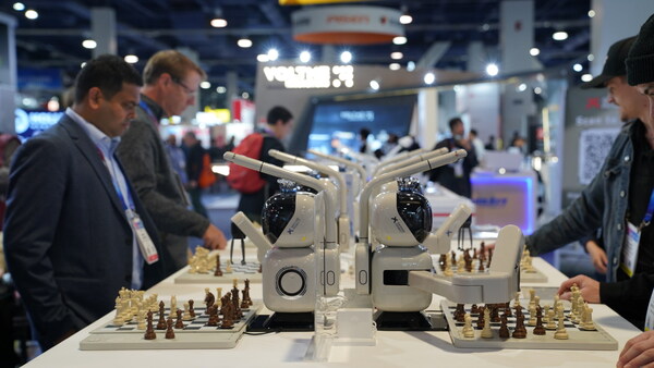 SenseRobot 凭借人工智能驱动的创新在 CES 2025 上大放异彩