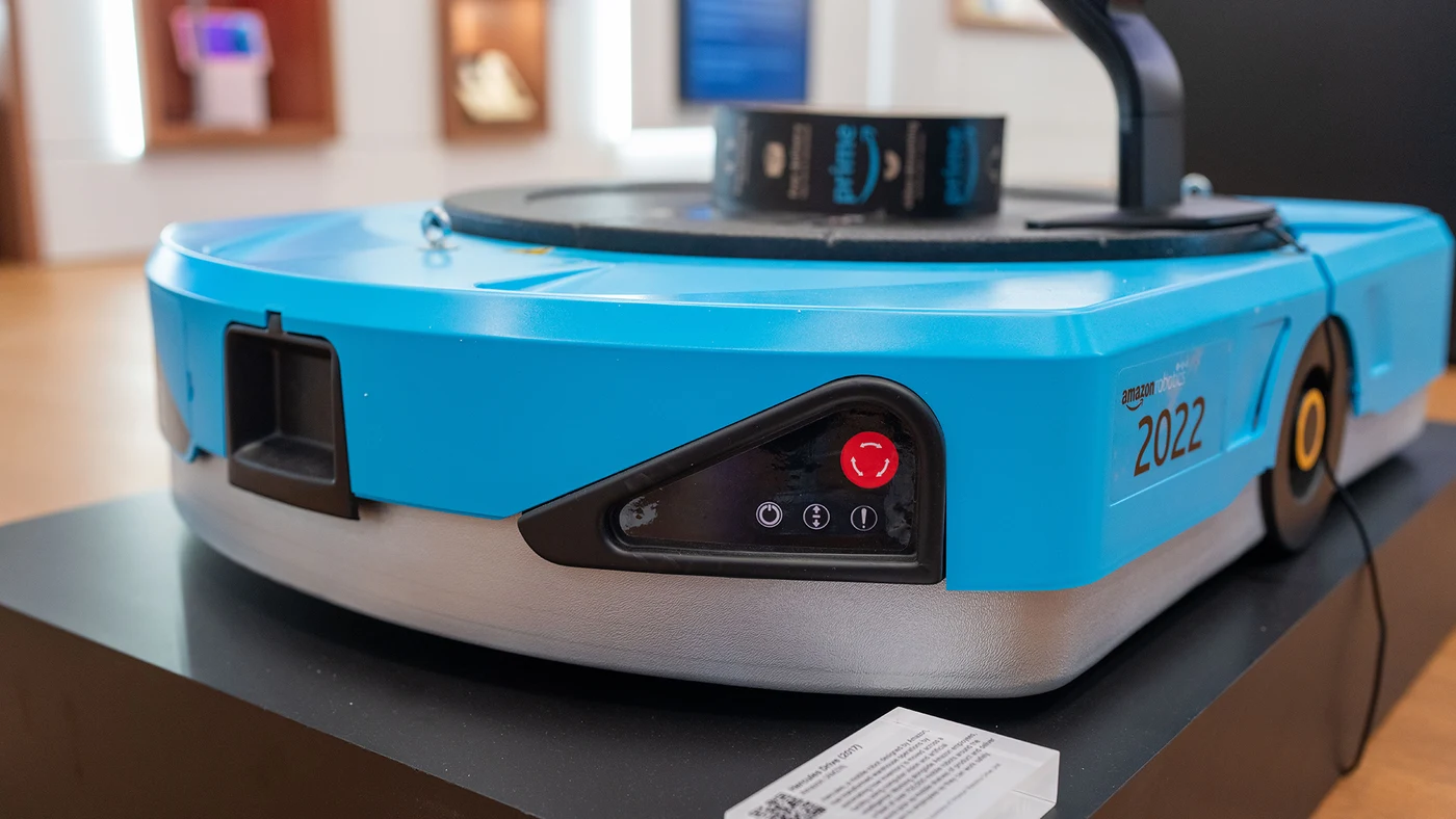 Amazon Robotics Hercules 仓储搬运机器人