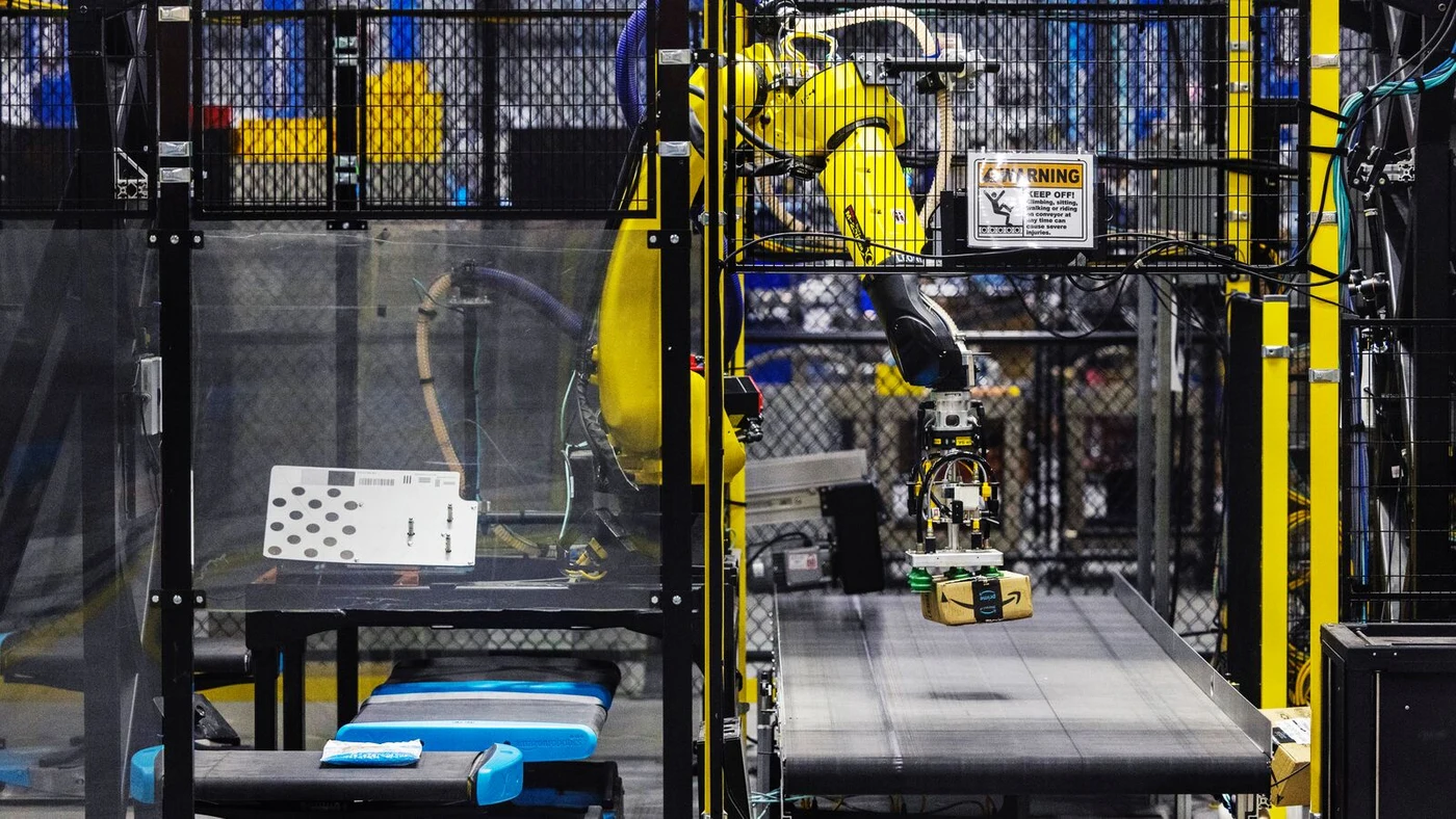 Amazon Robotics Robin 包裹分拣机械臂
