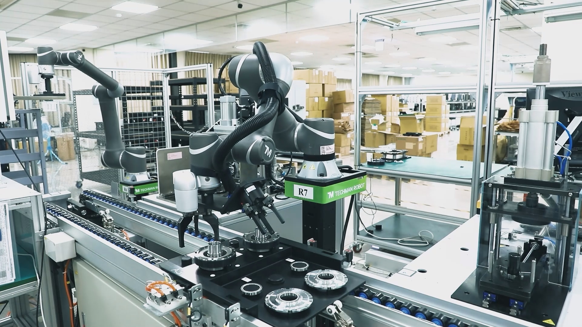 TM5-700 material handling application