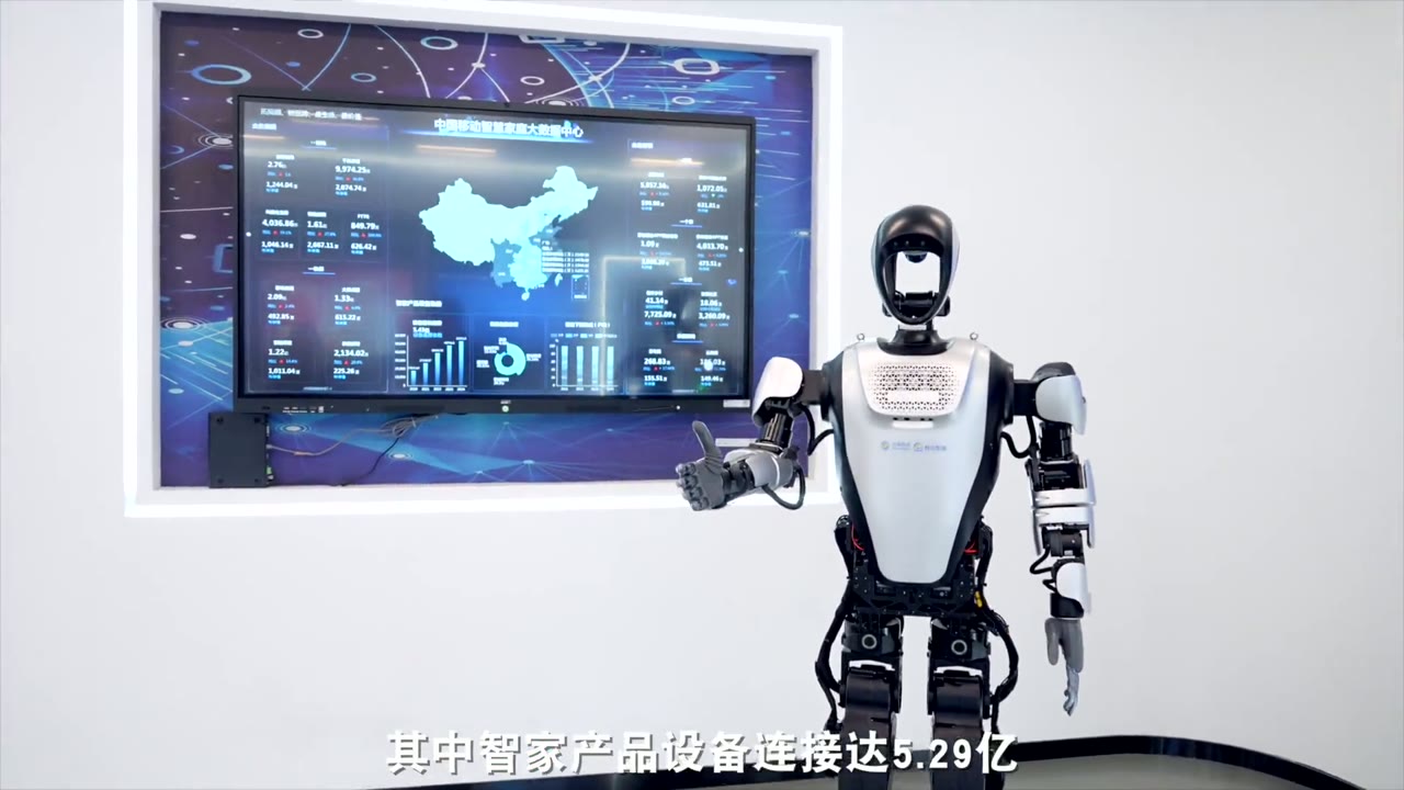 在中国移动智慧家庭运营中心展厅担任“导览员”