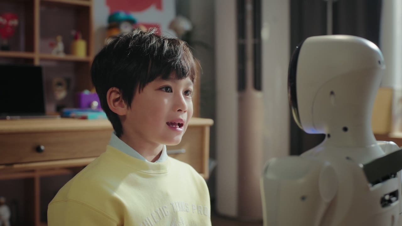 松延动力 Bumi 人形机器人语音唤醒互动