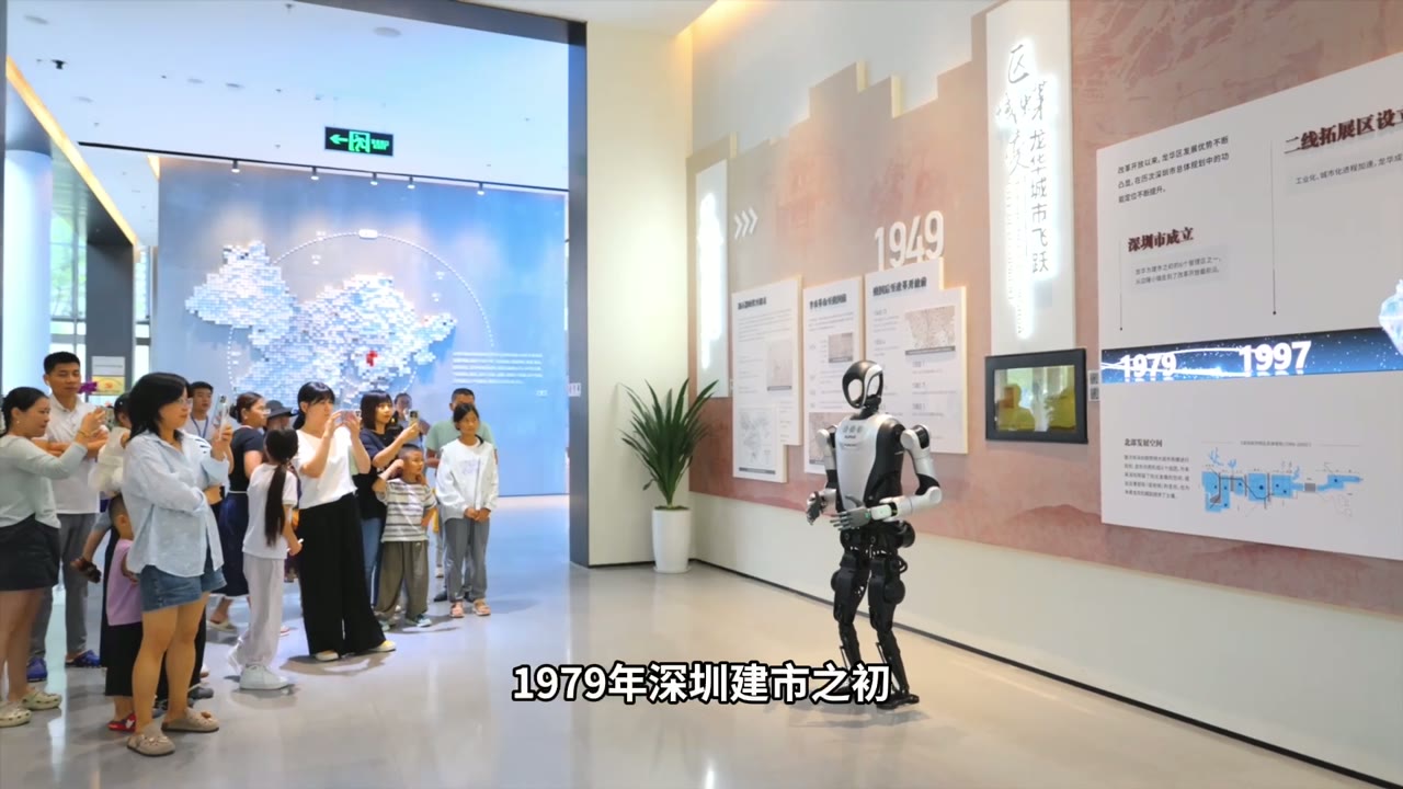 夸父人形机器人商业导览服务