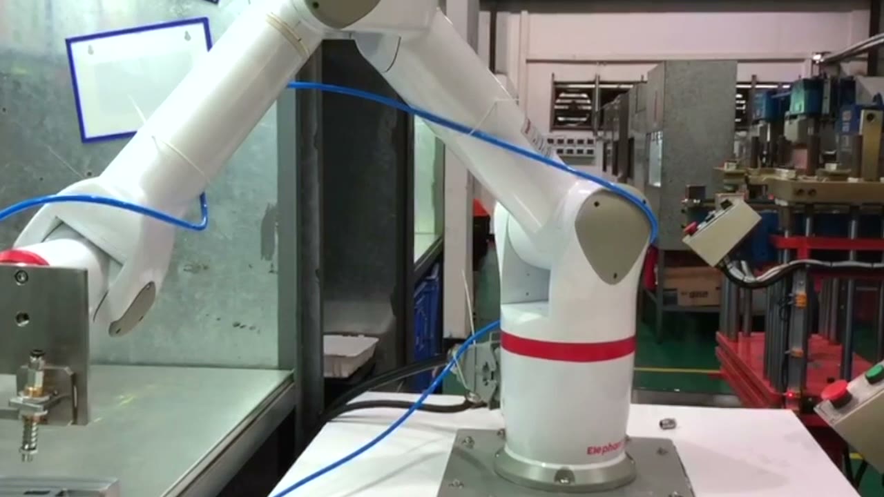 大象机器人协作机械臂机床上下料