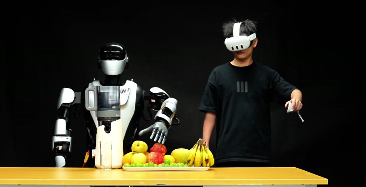 夸父人形机器人VR遥操作物体抓取