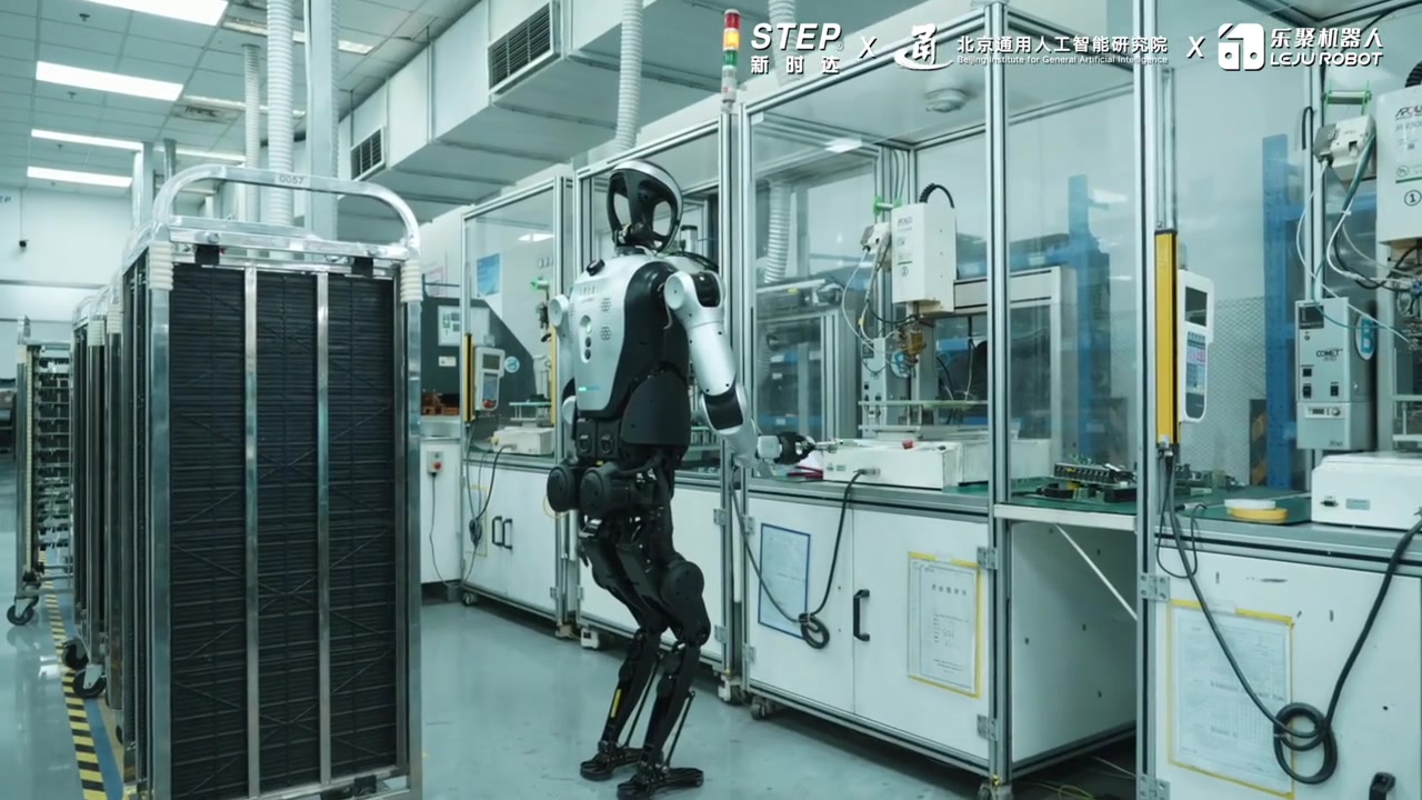 乐聚推出料盘拣选具身智能机器人