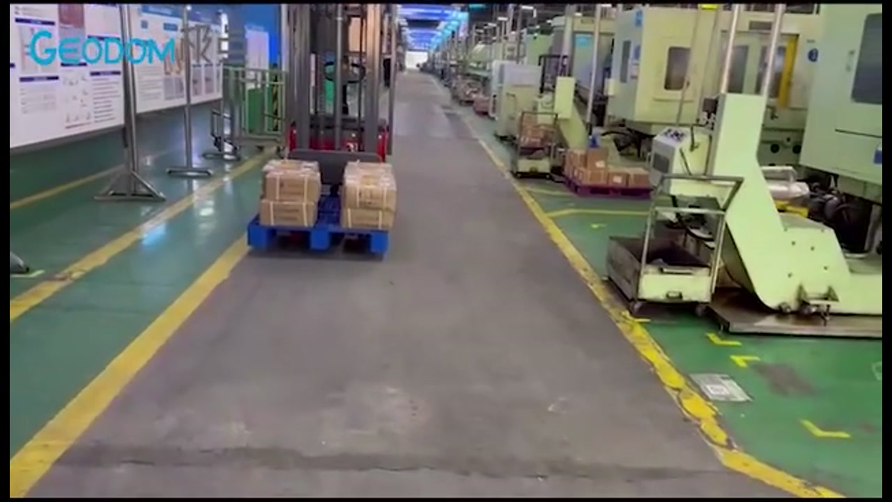 极点智库无人叉车服务家电制造物流