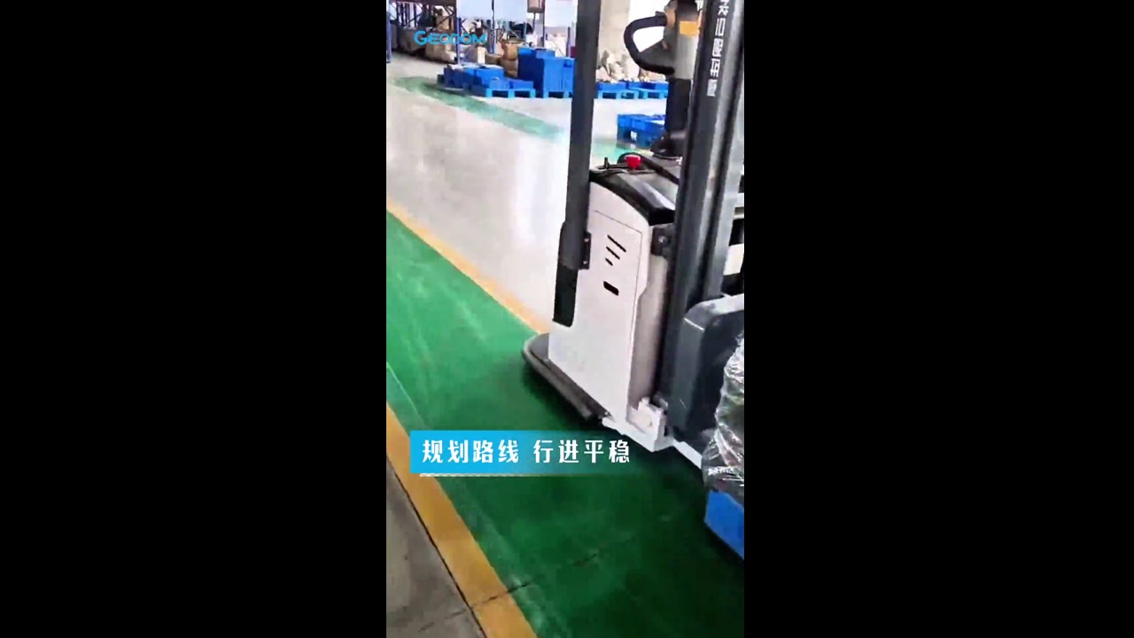 极点智库堆垛式AGV实现农机零部件跨车间配送