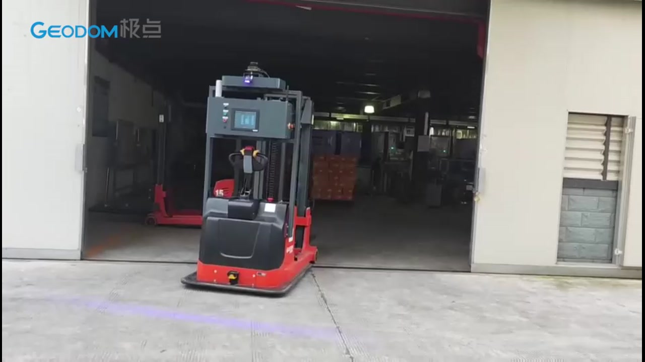 极点智库AGV实现农化车间室内外托盘循环