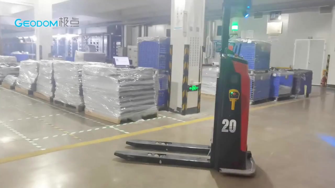极点智库AGV完成机加工物料跨四层转运