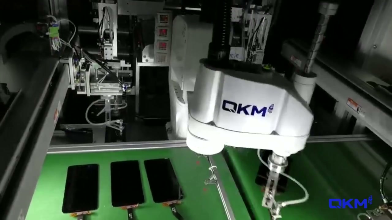 QKM SCARA机器人完成手机屏幕覆膜上下料