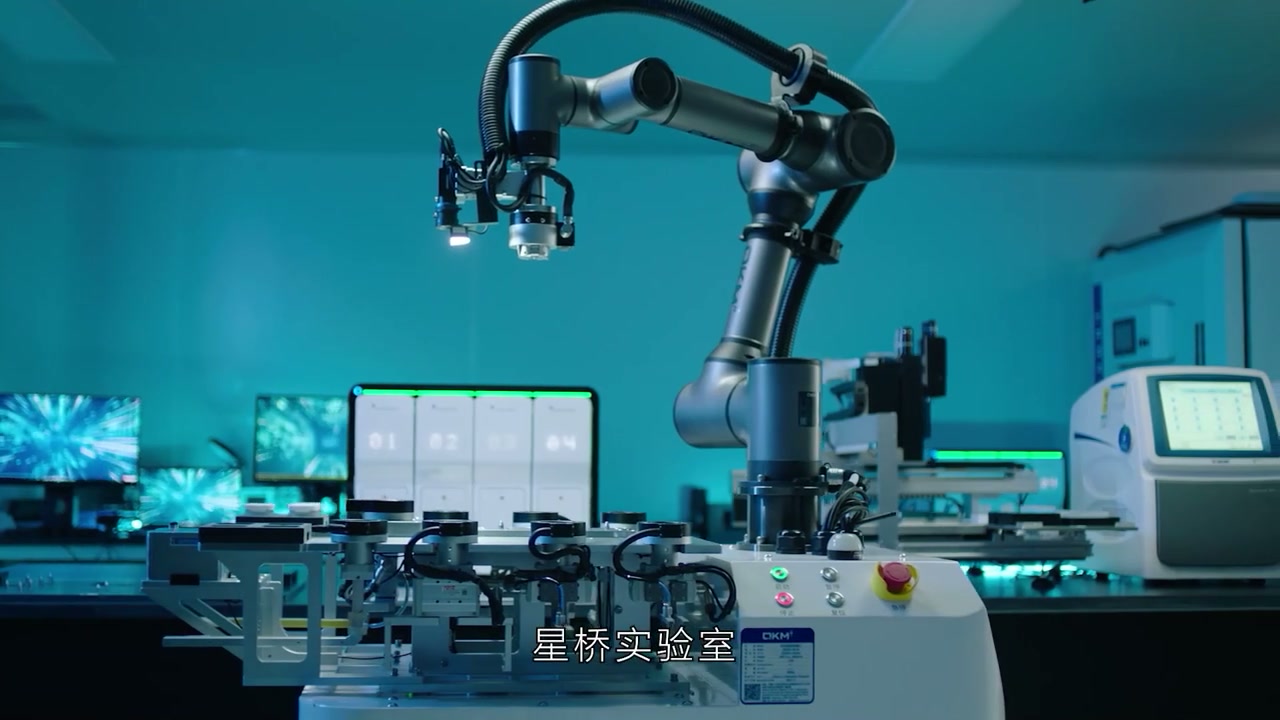 QKM协作机器人担任实验室操作员
