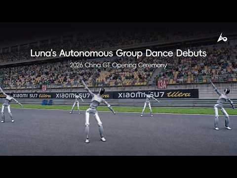 逐际Luna机器人在2026中国GT赛事展示自主群舞