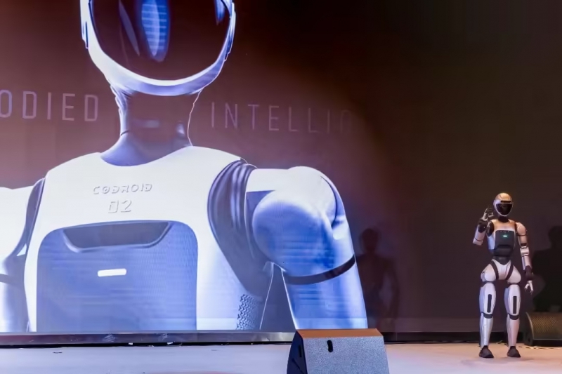 埃斯顿酷卓发布新一代人形机器人 Codroid 02：身高 170cm，全身 31 自由度(图1)