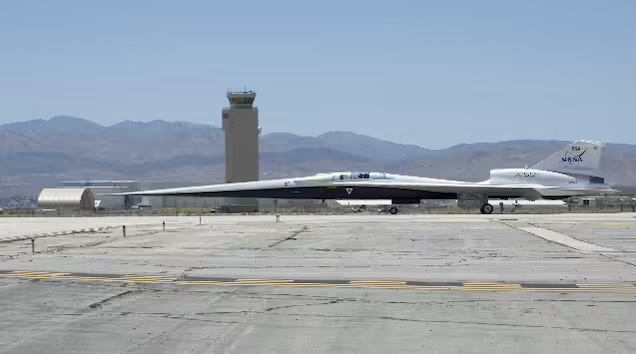 美国宇航局 X-59 超音速飞机完成首次低速滑行测试,为首飞做准备(图1) 美国宇航局 X-59 超音速飞机完成首次低速滑行测试,为首飞做准备(图1)