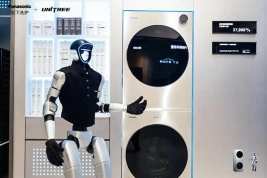 松下“松松”机器人导购登场，家电零售步入人机共生新时代(图2)