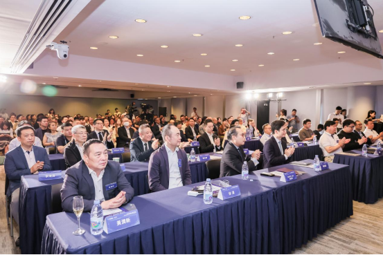 香港首家具身智能人形机器人公司落地！港仔机器人成功举办行业论坛和品牌战略启幕式(图1)